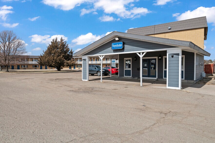 More Photos Of 700 Colorado Ave, Stratton Hotel For Sale