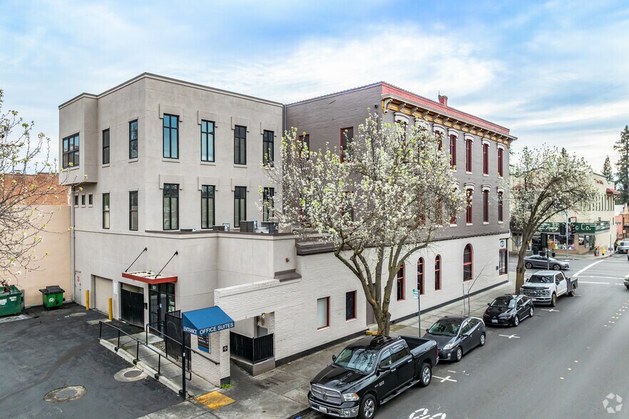 More Photos Of 601-605 Main St, Woodland Office For Lease