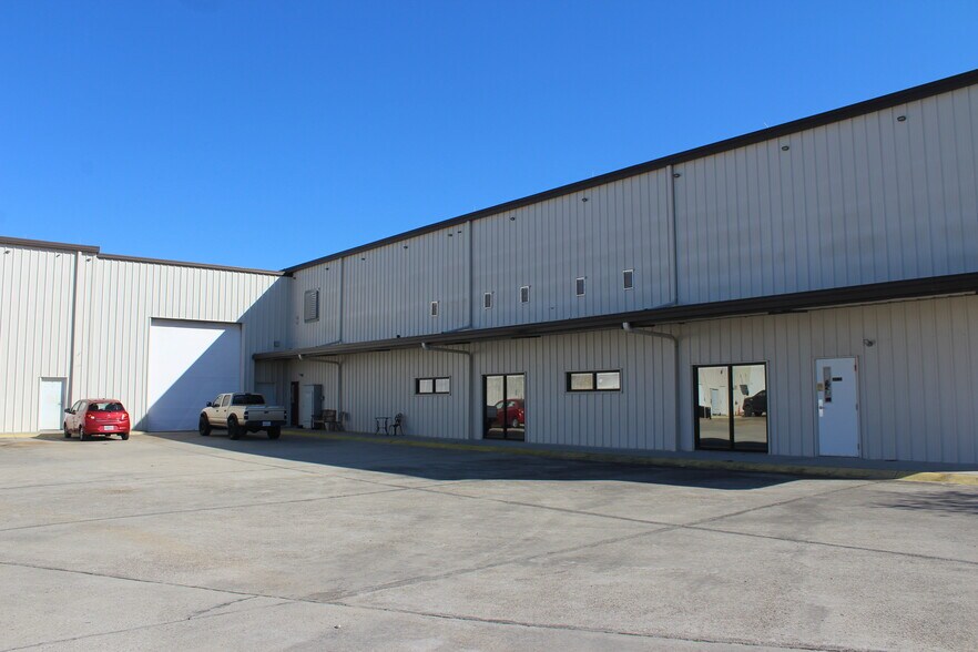 More Photos Of 9140 Canal Rd, Gulfport Light Distribution For Sale