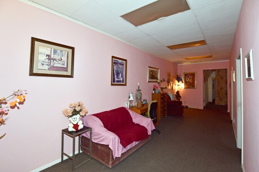 More Photos Of 2400-2408 8th Ave, Greeley Storefront Retail Office For Lease