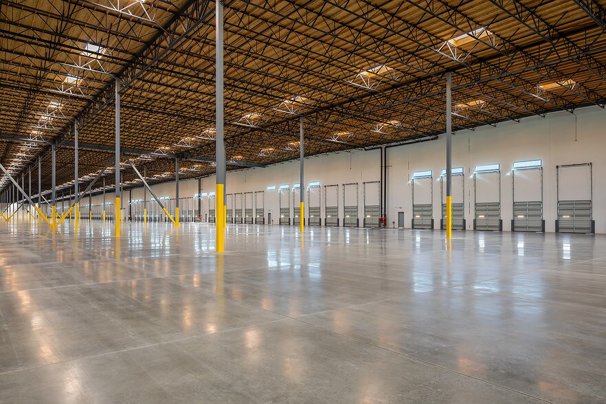 More Photos Of 14900 W Schulte Rd, Tracy Distribution For Lease