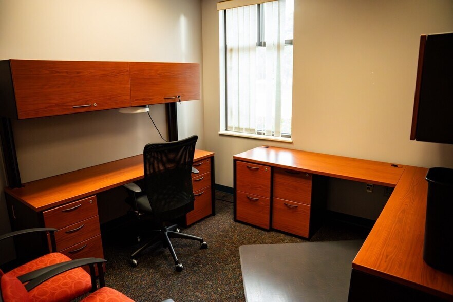 More Photos Of 3429 Regal Dr, Alcoa Office For Sale