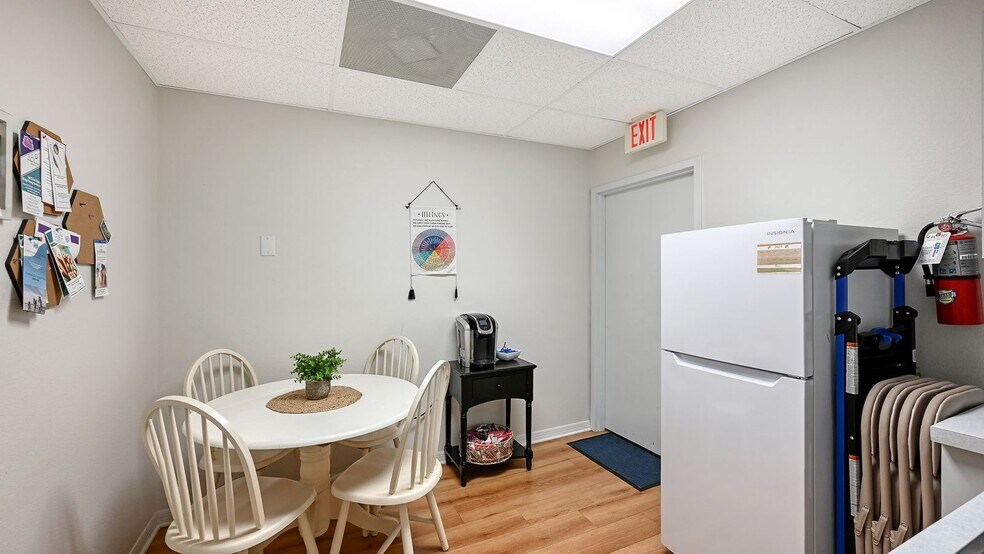 More Photos Of 1505 Tamiami Trl S, Venice Medical For Sale