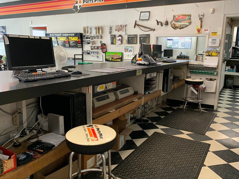 More Photos Of 1510 Washington St, Commerce Auto Repair For Lease