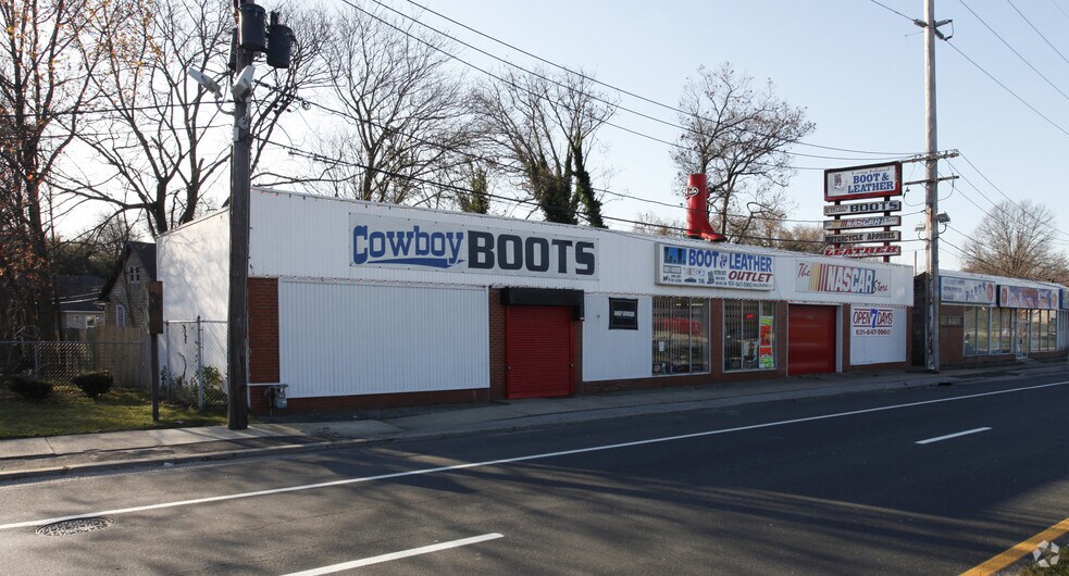 More Photos Of 1518-1520 Sunrise Hwy, Bay Shore Showroom For Sale