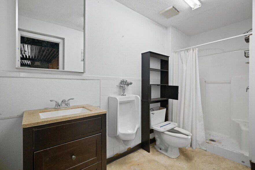 More Photos Of 325 E Lemon St, Tarpon Springs Warehouse For Sale