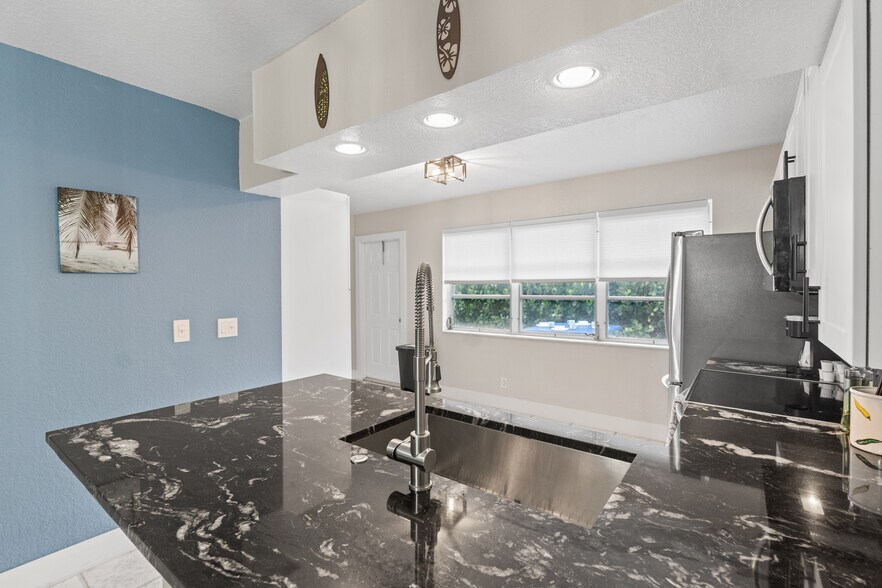 More Photos Of 1520 NE 51st St, Fort Lauderdale Apartments For Sale