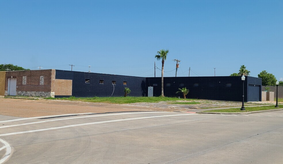 Primary Photo Of 201 6th St. N, Texas City Light Manufacturing For Sale