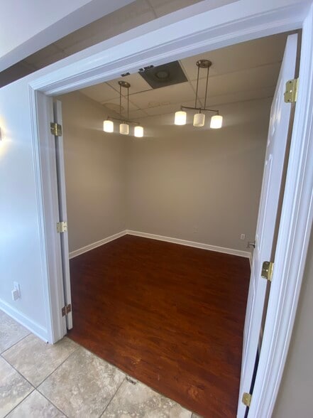 More Photos Of 4007-4025 Pontchartrain Dr, Slidell Storefront Retail Office For Lease