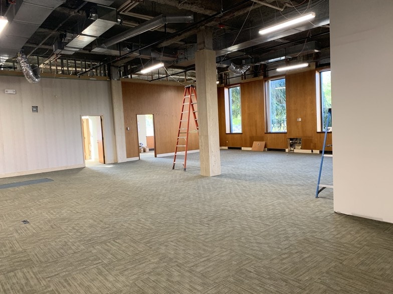 More Photos Of 4 Plaza Way, Fairhaven Bank For Lease