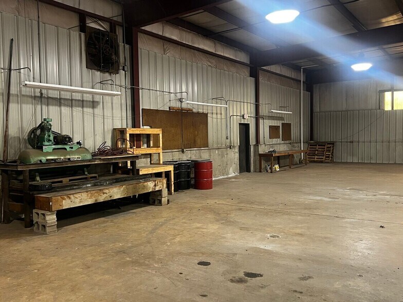 More Photos Of 50 Newberry Rd, East Windsor Service For Lease