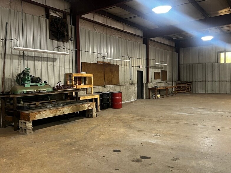 More Photos Of 50 Newberry Rd, East Windsor Service For Lease