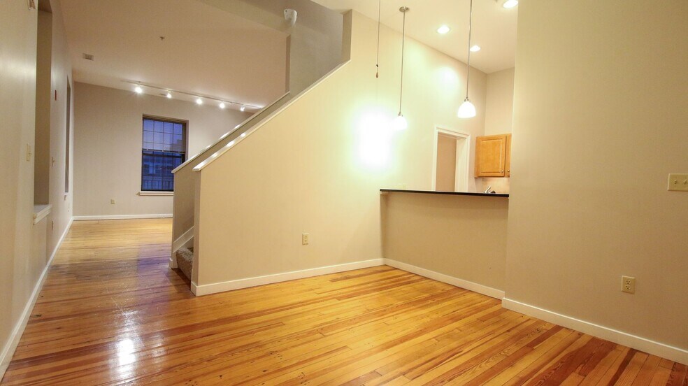 More Photos Of 125 W Saratoga St, Baltimore Apartments For Sale