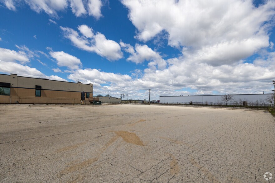 More Photos Of 16720 New Lenox Rd, Joliet Manufacturing For Sale