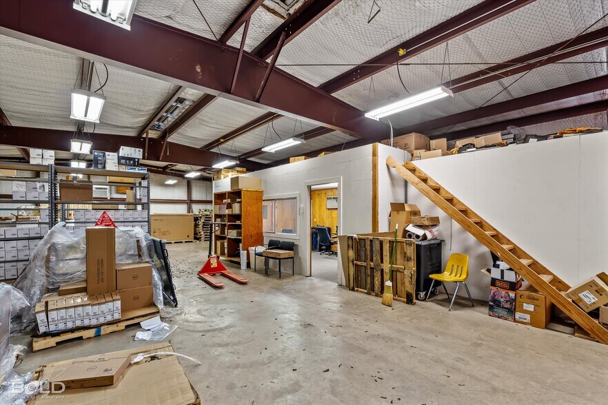 More Photos Of 523 Oxford Rd, Mansfield Office For Sale