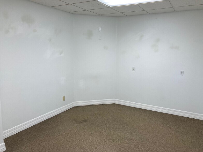 More Photos Of 21422 Carson Dr, Land O' Lakes Warehouse For Sale