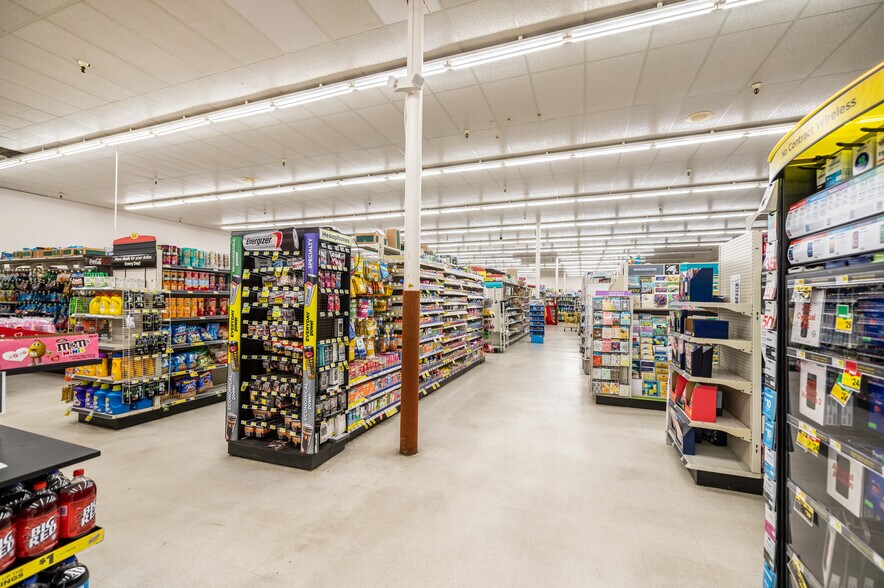 More Photos Of 1005 N Pine St, Deridder General Retail For Lease