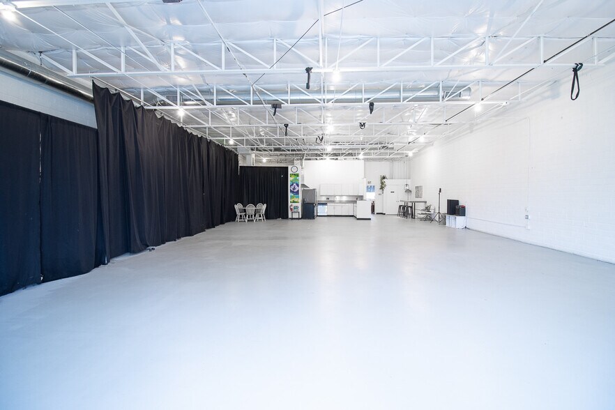 More Photos Of 1350 Chemical St, Dallas Light Manufacturing For Lease