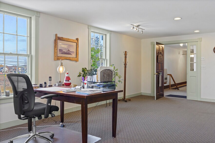 More Photos Of 1037 Wiscasset rd, Boothbay Flex For Sale