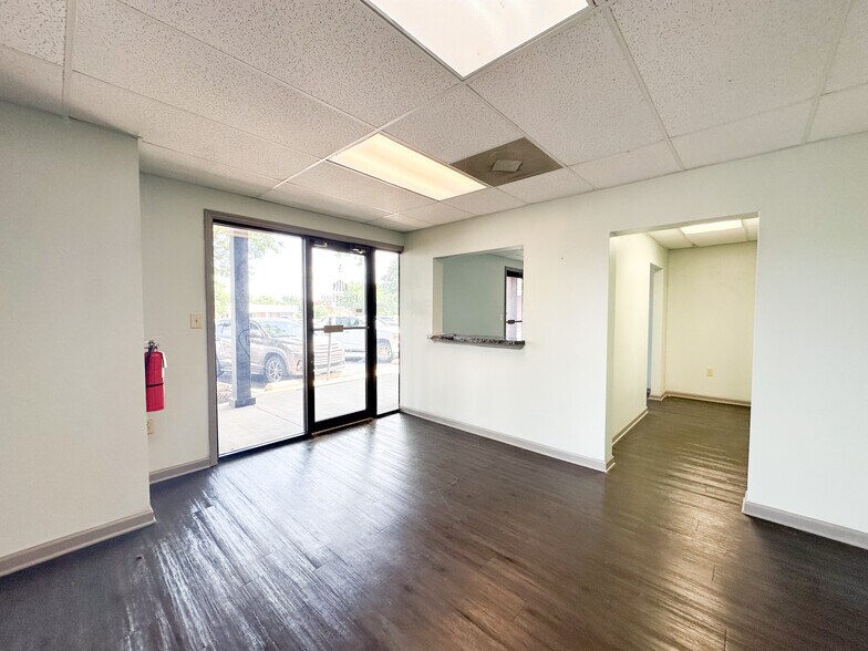 More Photos Of 3809 Sullivan St, Madison Medical For Lease