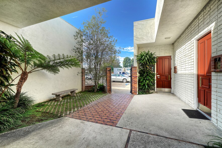 More Photos Of 215 N State College Blvd, Anaheim Medical For Lease