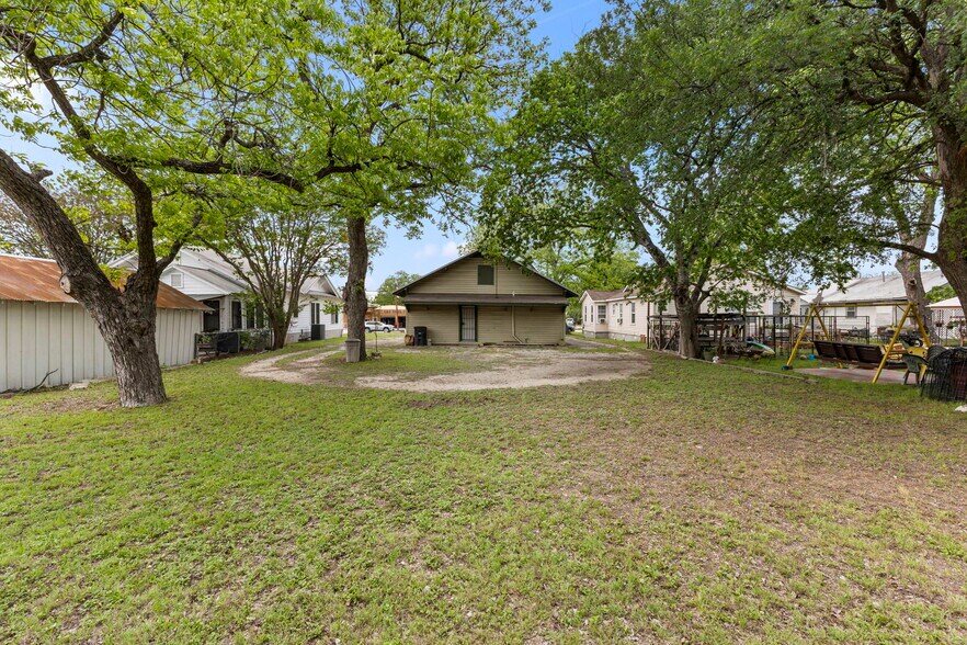More Photos Of 1375 W San Antonio St, New Braunfels Freestanding For Sale
