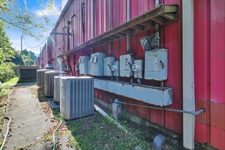 More Photos Of 1036 Anchorage Cir, Vansant Storefront For Sale