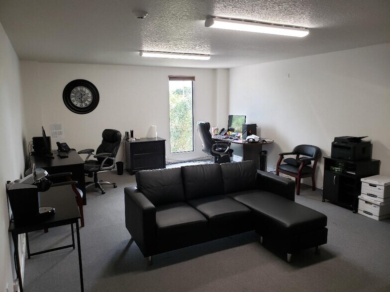 More Photos Of 7910 N Tamiami Trl, Sarasota Office For Lease