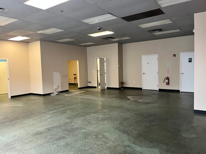 More Photos Of 131 Lexington St, Waltham Unknown For Lease