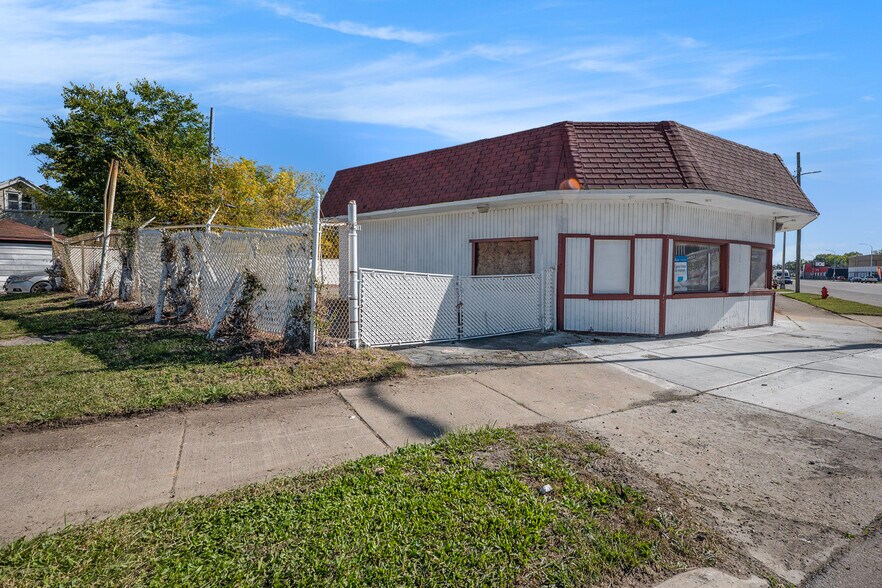More Photos Of 8300 Livernois Ave, Detroit Storefront Retail Office For Sale