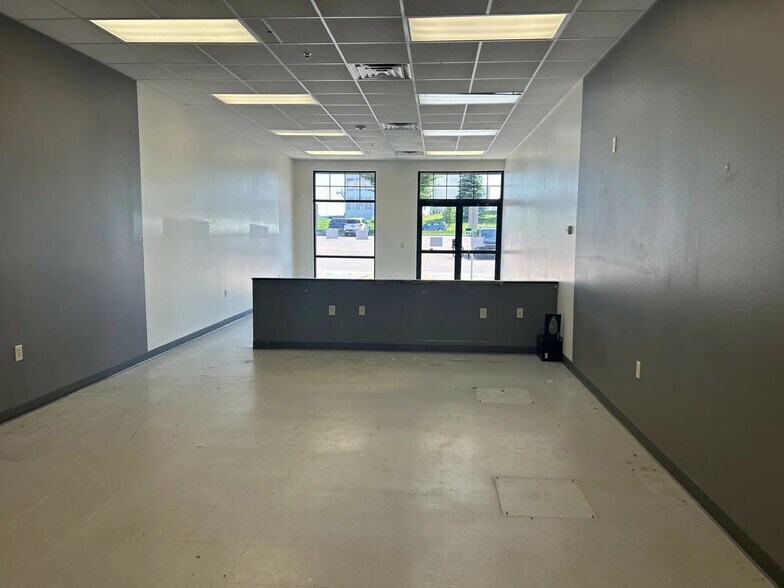 More Photos Of 2312 W 69th St, Sioux Falls General Retail For Lease