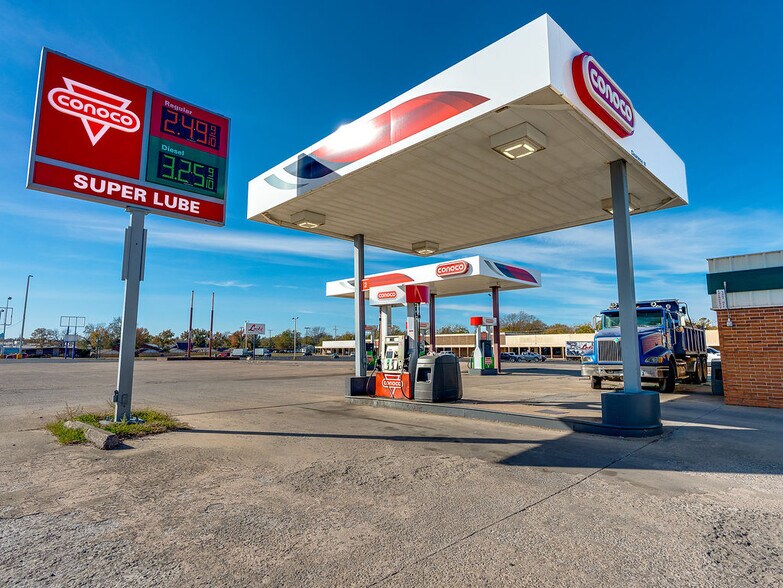 More Photos Of 801-807 N Broadway Ave, Ada Storefront For Lease