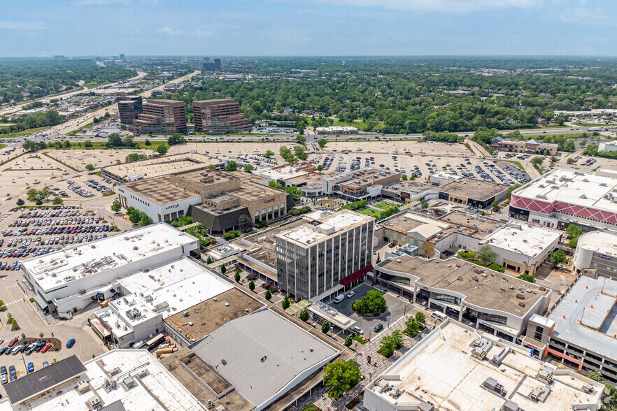 More Photos Of 100-120 Oakbrook Ctr, Oak Brook Medical For Lease