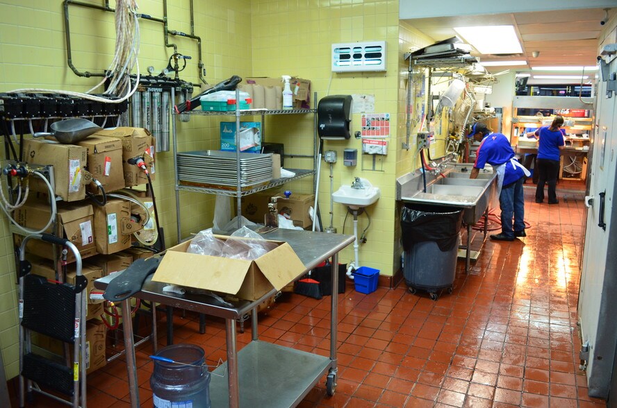 More Photos Of 1428 Forestdale Blvd, Birmingham Fast Food For Sale