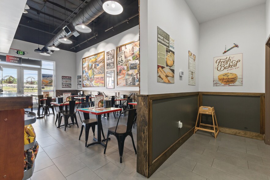 More Photos Of 421 S Cloverdale Blvd, Cloverdale Freestanding For Lease