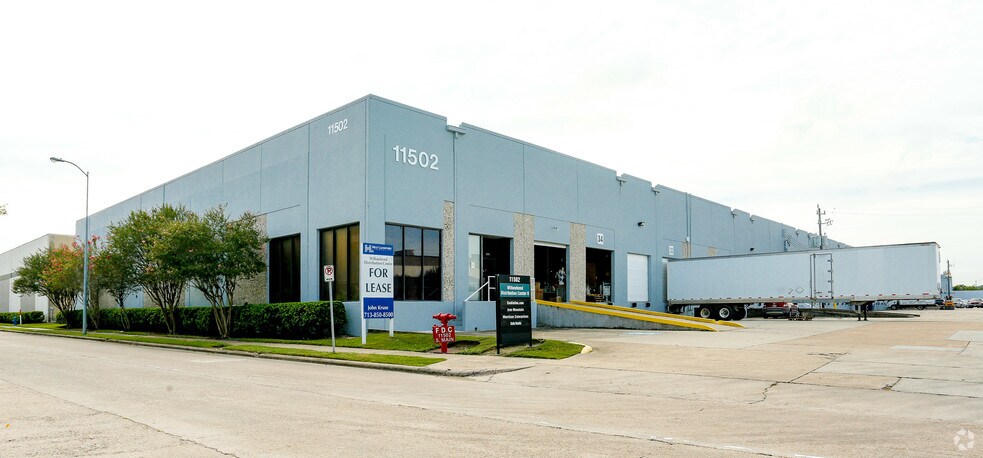 More Photos Of 11502 S Main St, Houston Distribution For Lease