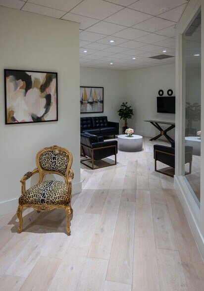 More Photos Of 2861 34th St S, Saint Petersburg Office For Lease