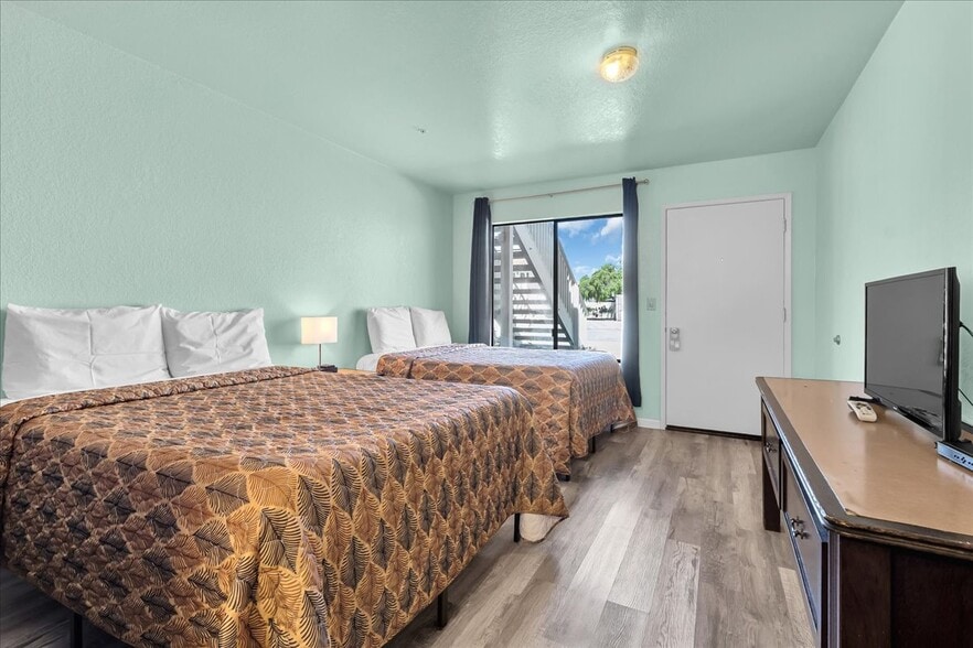 More Photos Of 1013 Front St, Soledad Hotel For Sale