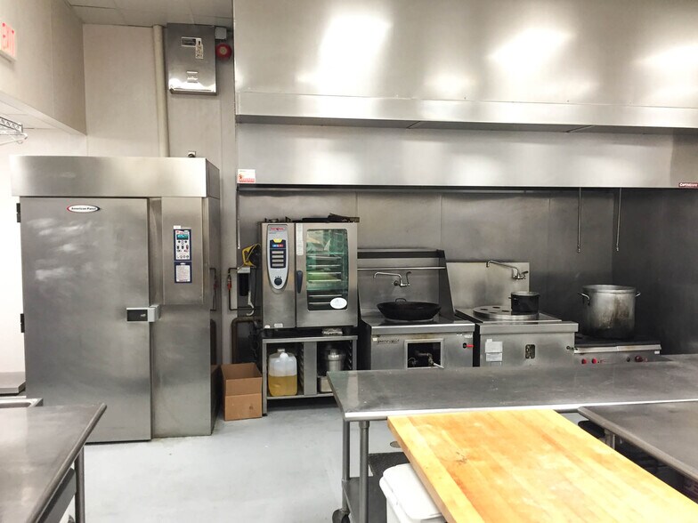 More Photos Of 1100-1146 Taft St, Rockville Warehouse For Lease