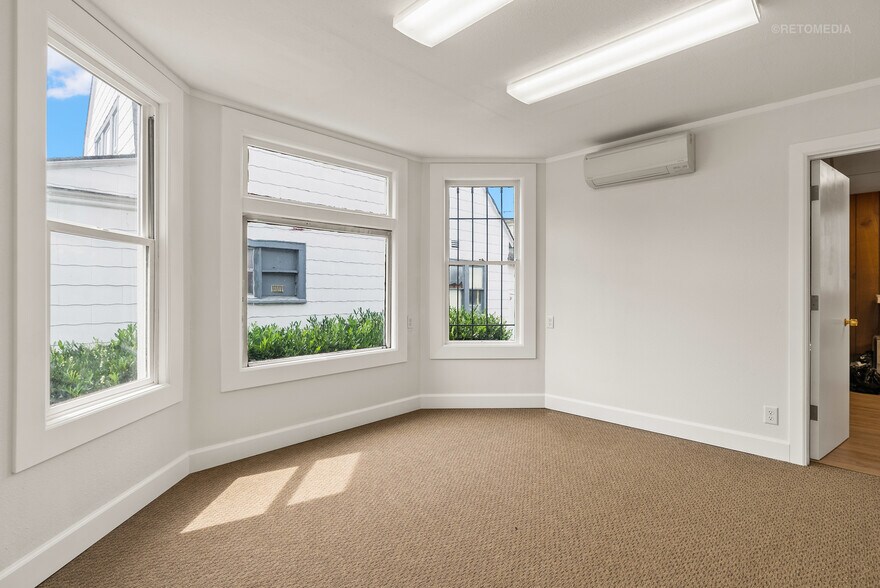 More Photos Of 1737 NE Broadway St, Portland Office For Sale