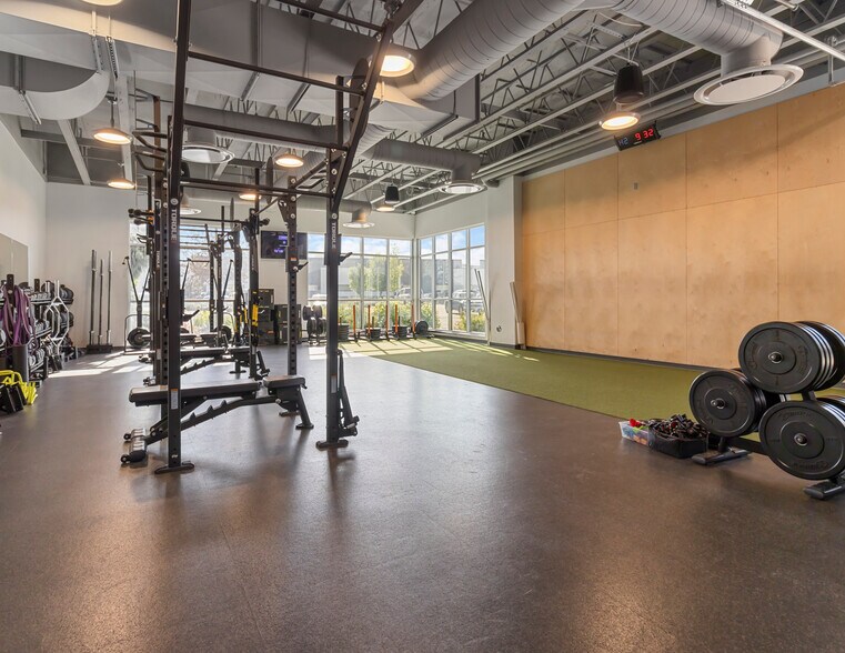 More Photos Of 808 S Vanguard Way, Meridian General Retail For Sale