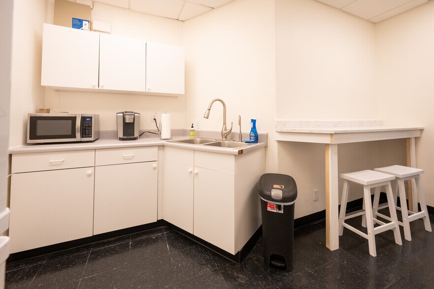 More Photos Of 601 S Rancho Dr, Las Vegas Medical For Sale