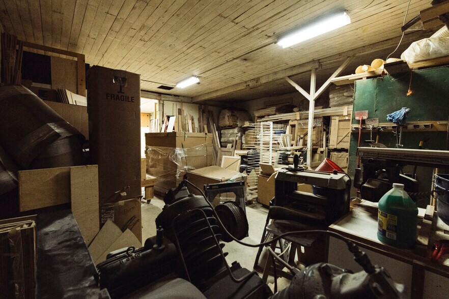 More Photos Of 75 Main St, Maxwell Warehouse For Lease