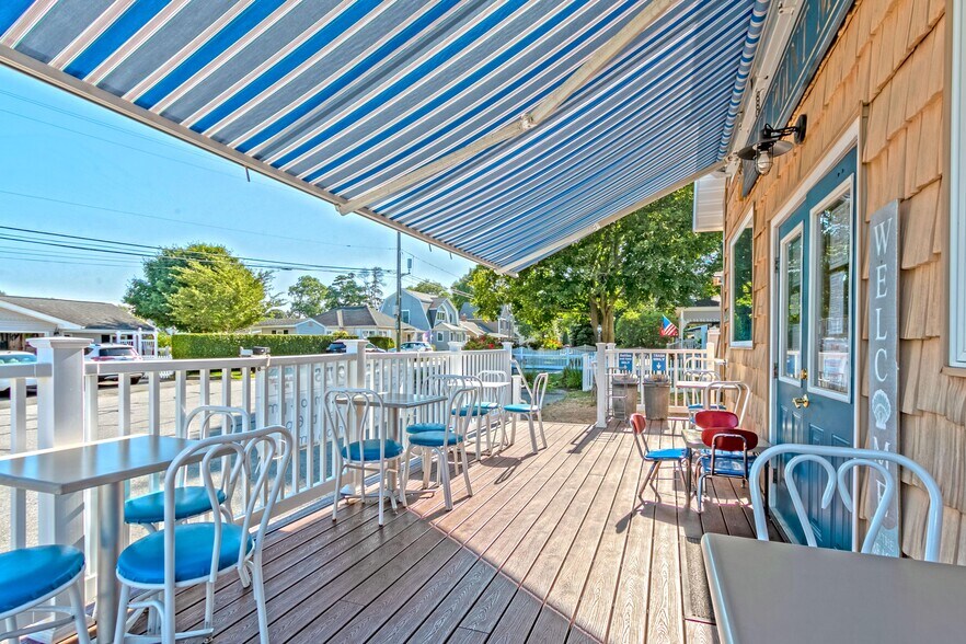 More Photos Of 35 Nehantic Dr, Niantic Storefront Retail Residential For Sale