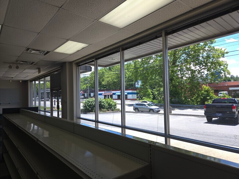 More Photos Of 3002 Lee Hwy, Bristol Freestanding For Lease