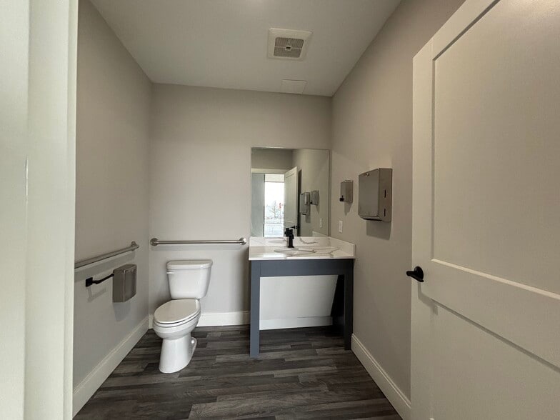 More Photos Of 1555 Elm St, Manchester Apartments For Lease