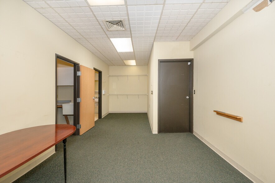 More Photos Of 323 W Superior St, Duluth Storefront Retail Office For Sale