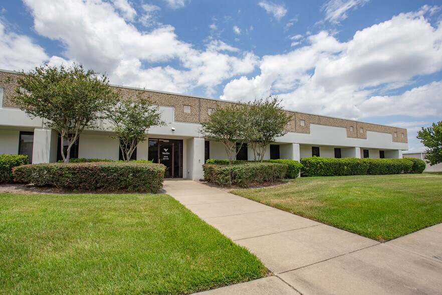 More Photos Of 3200 Mercy Dr, Orlando Warehouse For Lease