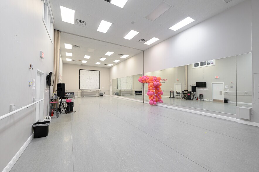 More Photos Of 10181 NW 58th St, Miami Warehouse For Lease