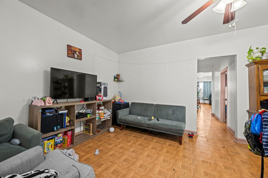 More Photos Of 2822 N Milwaukee Ave, Chicago Storefront Retail Residential For Sale
